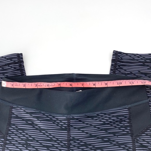 Under Armour Crop Grey Leggings Size XS - Picture 5 of 7